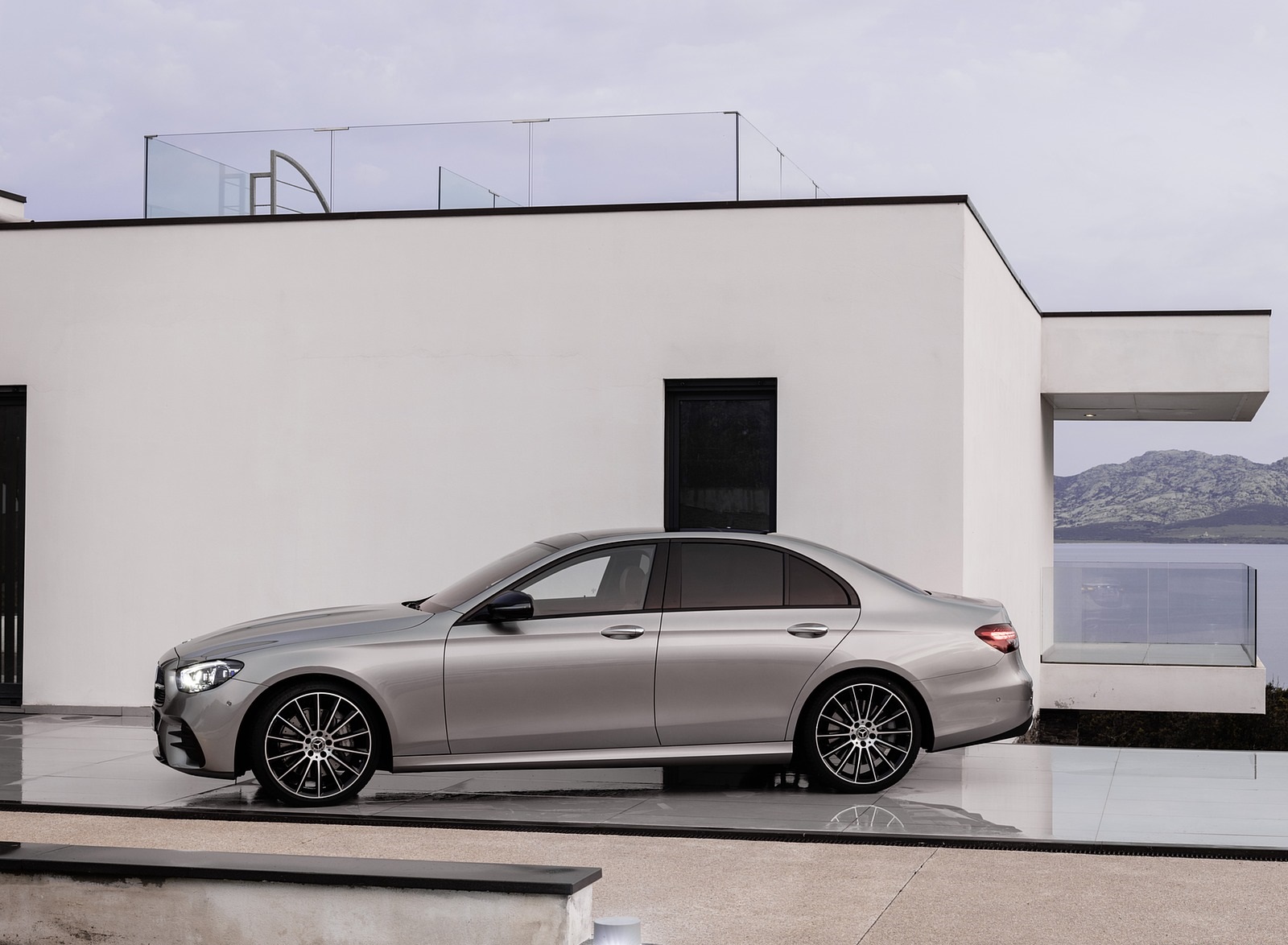 2021 Mercedes-Benz E-Class AMG line (Color: Mojave Silver Metallic) Side Wallpapers #49 of 70