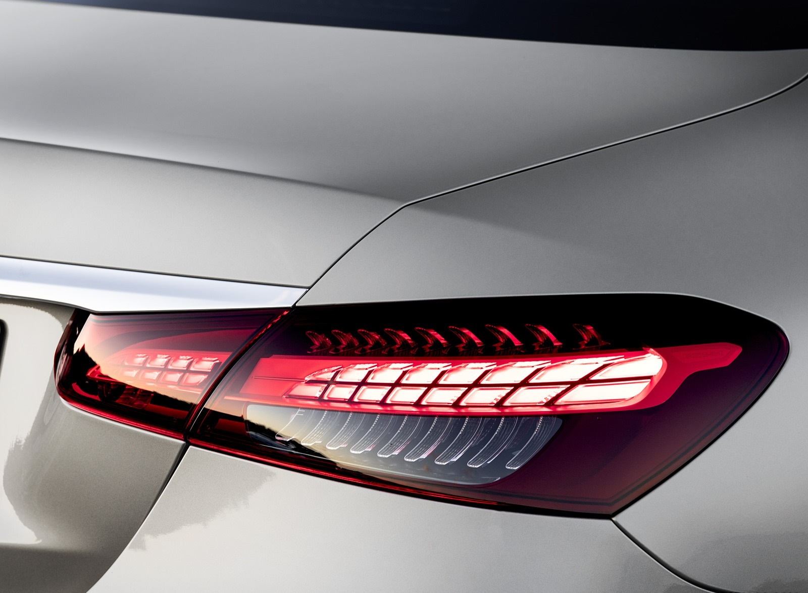 2021 Mercedes-Benz E-Class AMG line (Color: Mojave Silver Metallic) Tail Light Wallpapers #50 of 70