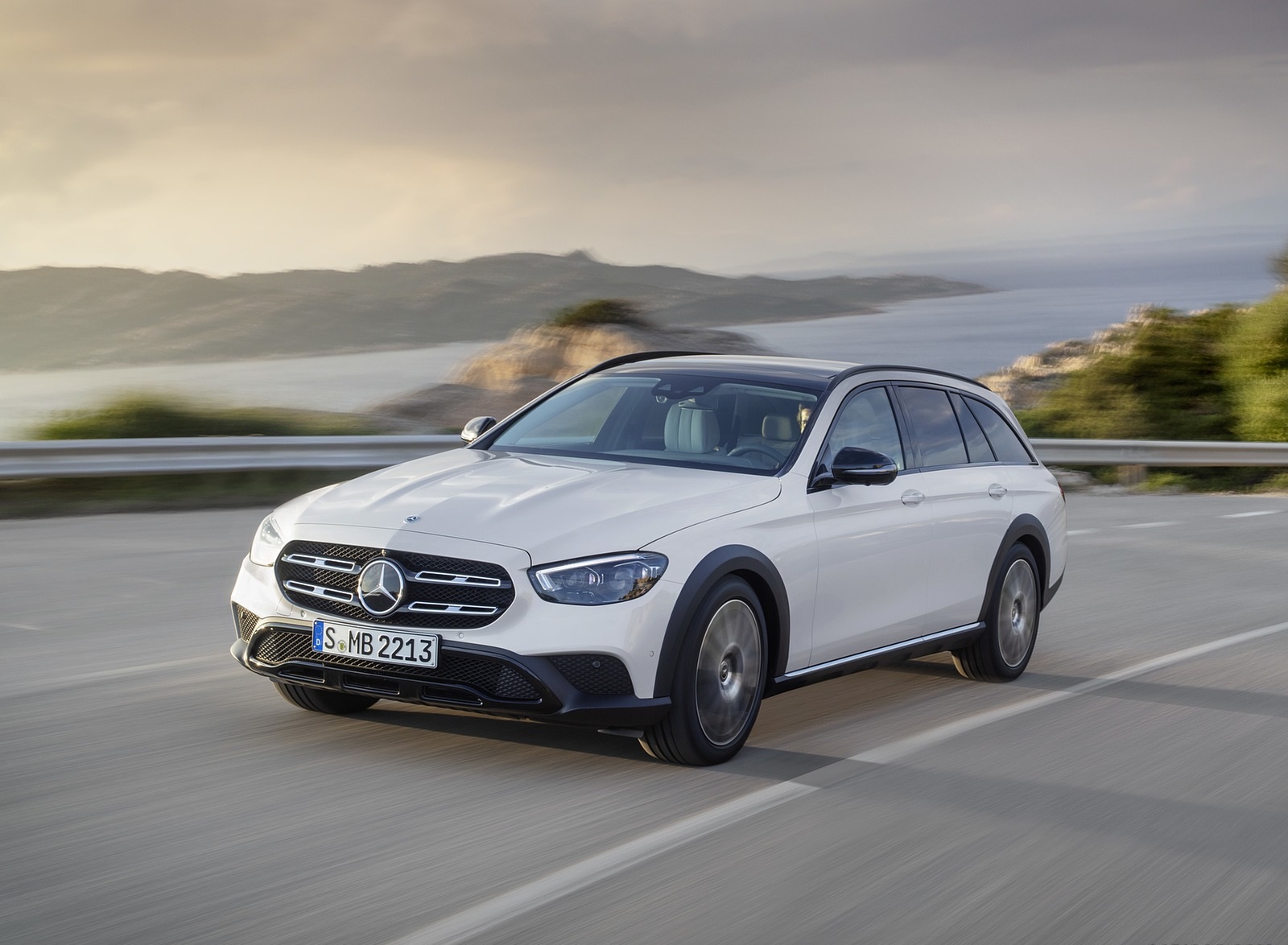 2021 Mercedes-Benz E-Class All-Terrain Line Avantgarde (Color: Designo Diamond White Bright) Front Three-Quarter Wallpapers (1)