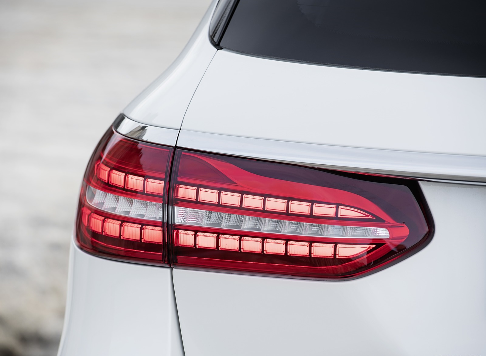2021 Mercedes-Benz E-Class All-Terrain Line Avantgarde (Color: Designo Diamond White Bright) Tail Light Wallpapers #34 of 37