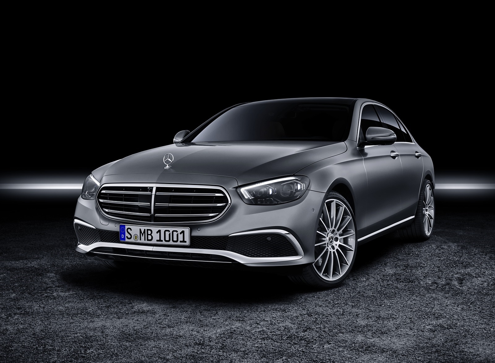 2021 Mercedes-Benz E-Class (Color: Selenit Grey Magno) Front Three-Quarter Wallpapers #55 of 70