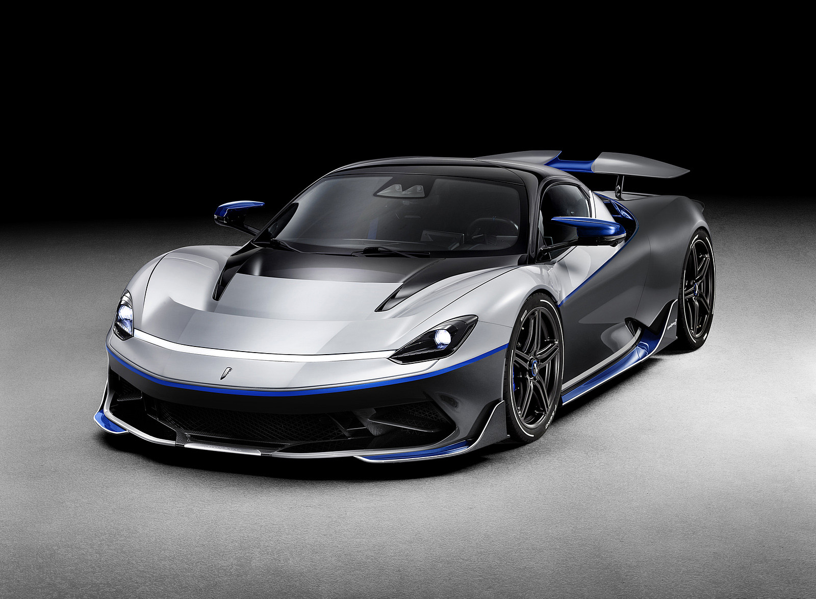 2021 Pininfarina Battista Anniversario Front Three-Quarter Wallpapers #1 of 25