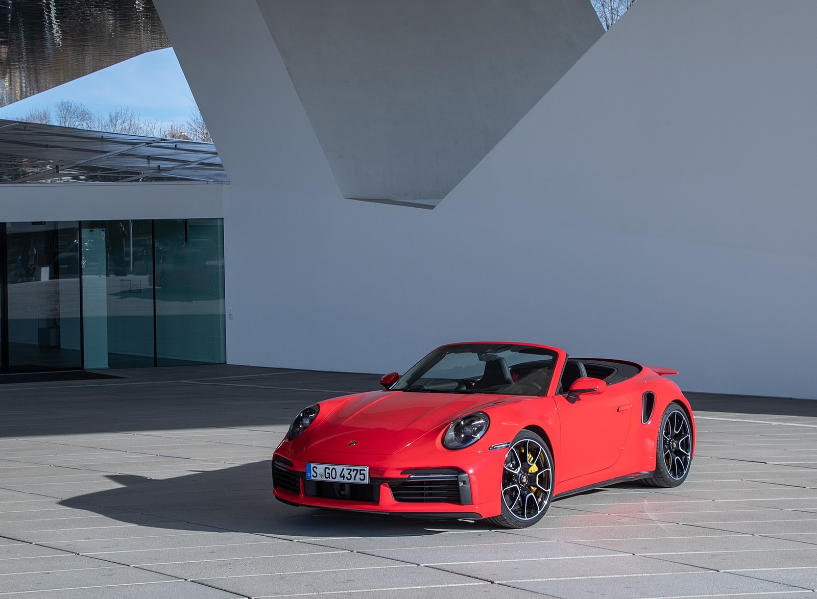 2021 Porsche 911 Turbo S Cabrio (Color: Guards Red) Front Three-Quarter Wallpapers #35 of 114