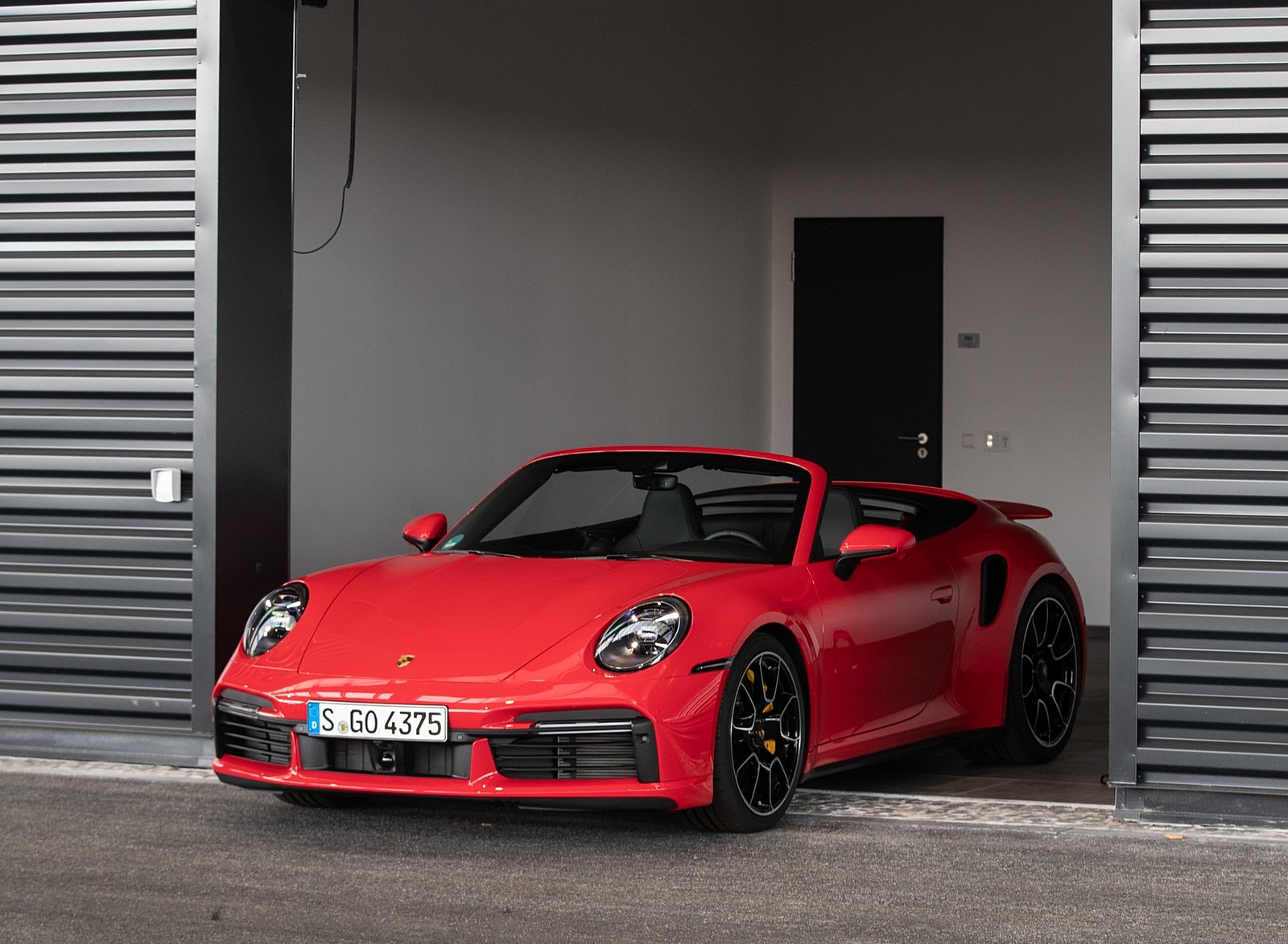 2021 Porsche 911 Turbo S Cabrio (Color: Guards Red) Front Three-Quarter Wallpapers #39 of 114