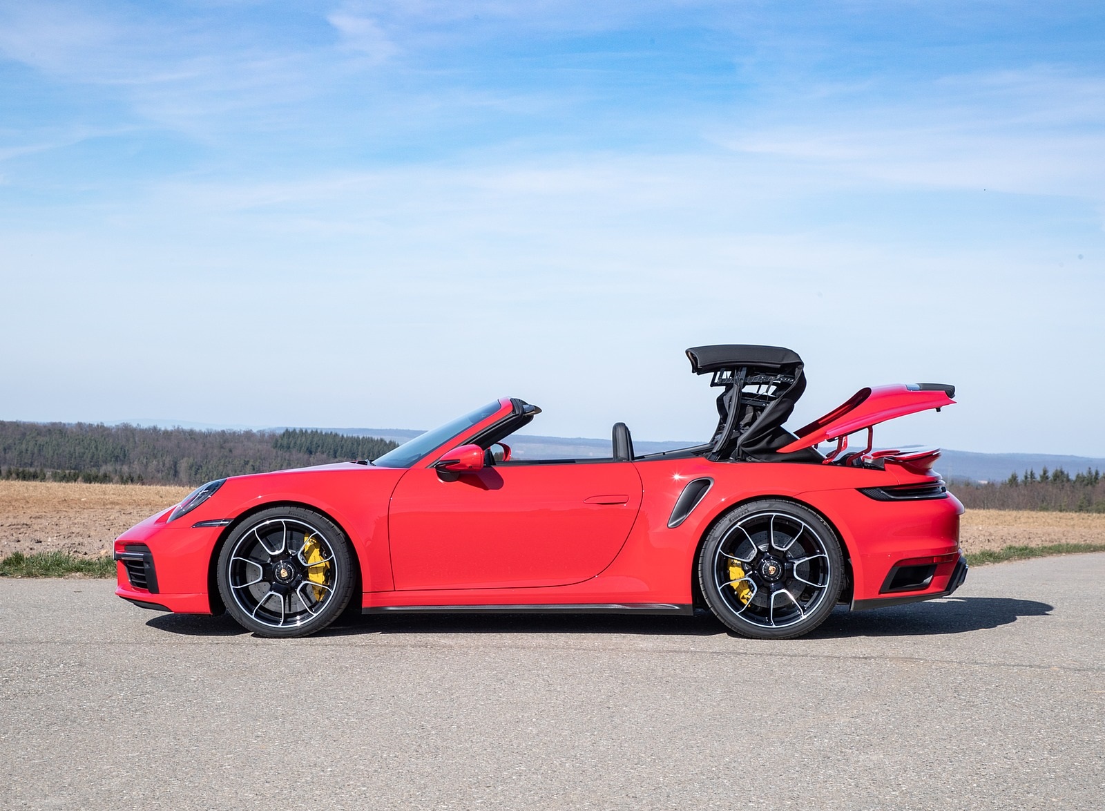 2021 Porsche 911 Turbo S Cabrio (Color: Guards Red) Side Wallpapers #30 of 114