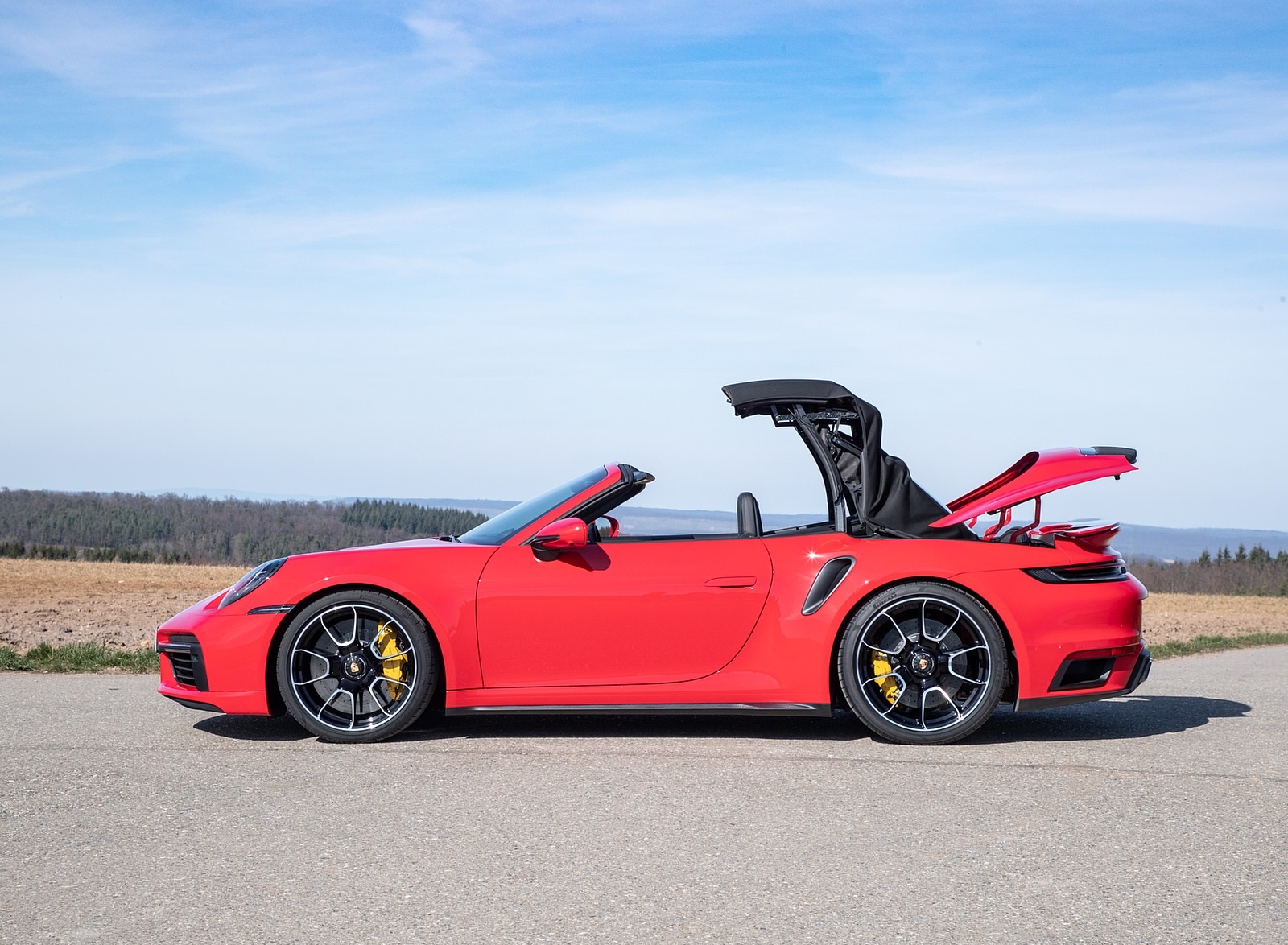 2021 Porsche 911 Turbo S Cabrio (Color: Guards Red) Side Wallpapers #22 of 114
