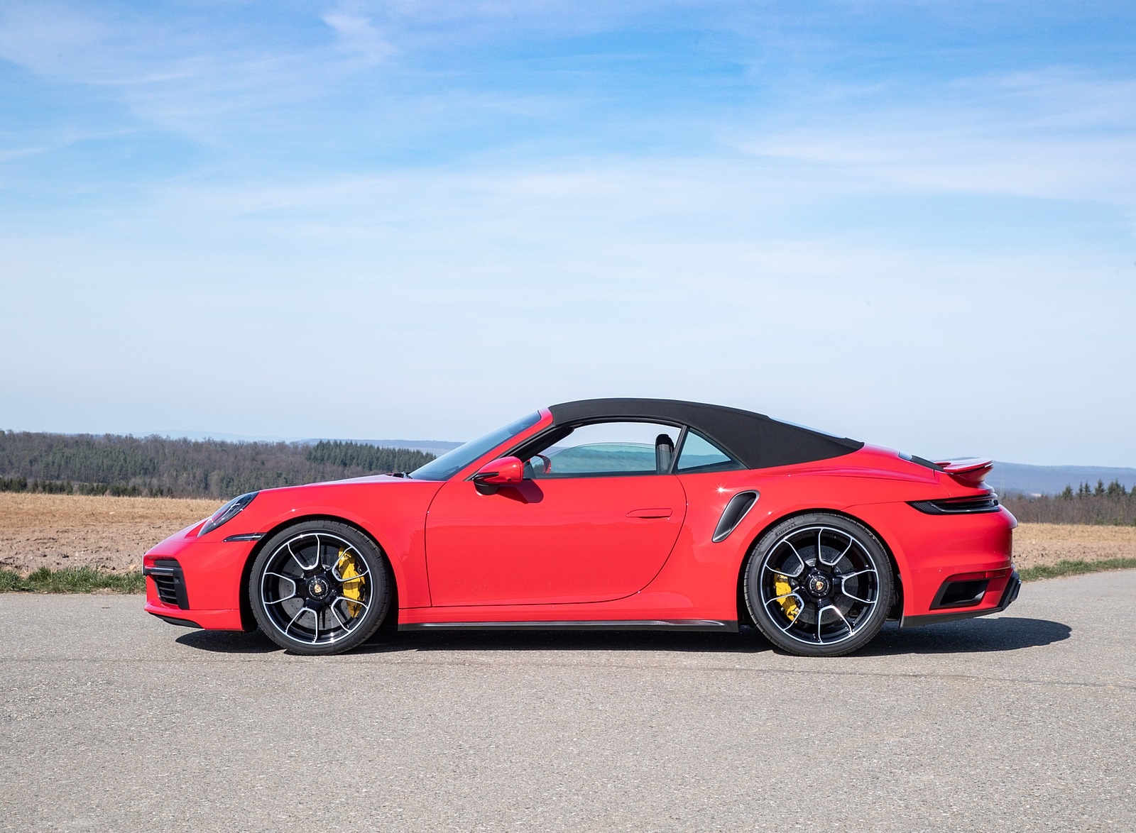 2021 Porsche 911 Turbo S Cabrio (Color: Guards Red) Side Wallpapers #23 of 114