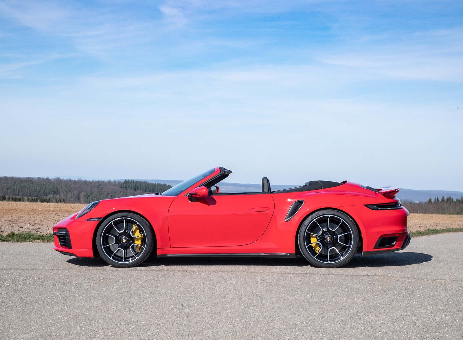 2021 Porsche 911 Turbo S Cabrio (Color: Guards Red) Side Wallpapers #19 of 114