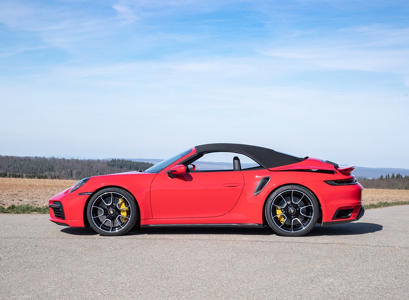 2021 Porsche 911 Turbo S Cabrio (Color: Guards Red) Side Wallpapers #24 of 114