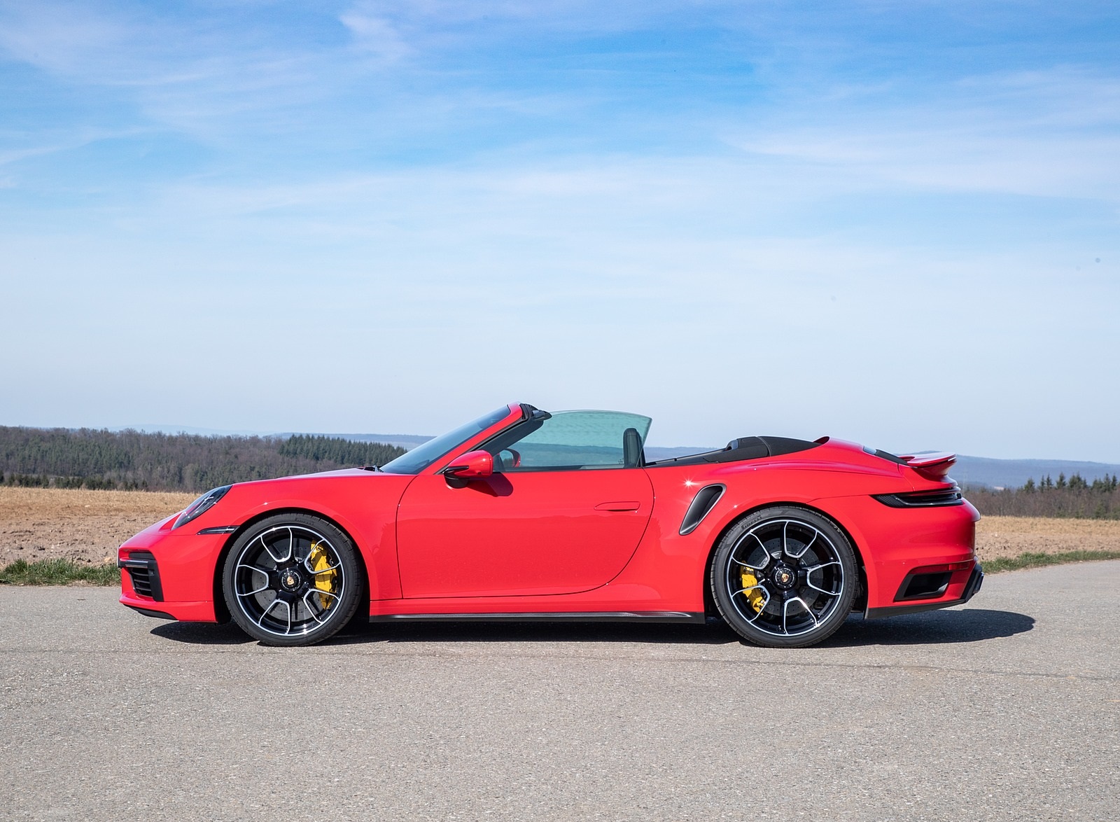 2021 Porsche 911 Turbo S Cabrio (Color: Guards Red) Side Wallpapers #20 of 114