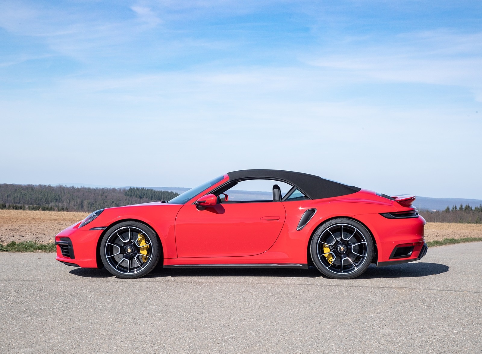 2021 Porsche 911 Turbo S Cabrio (Color: Guards Red) Side Wallpapers #25 of 114