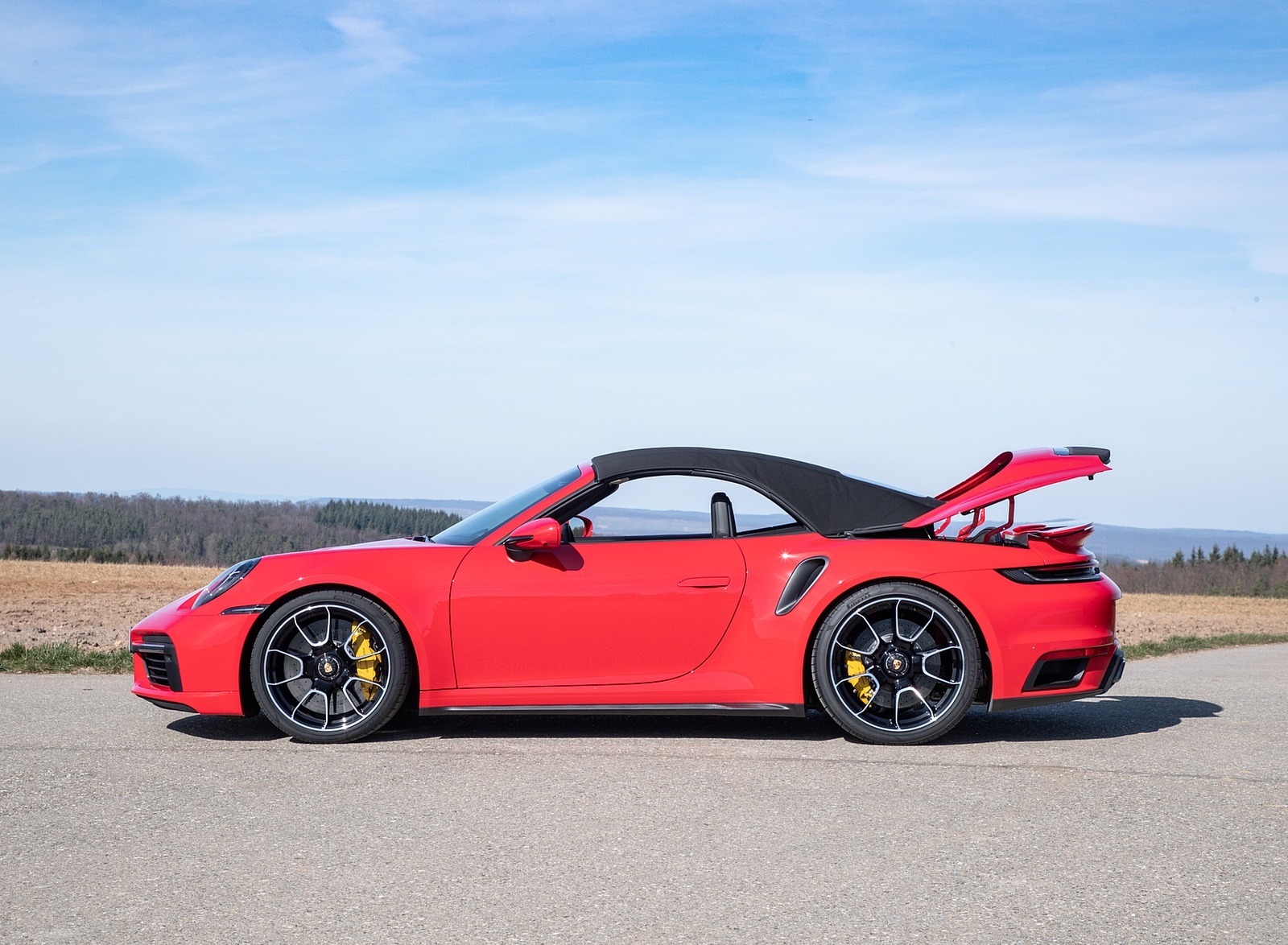2021 Porsche 911 Turbo S Cabrio (Color: Guards Red) Side Wallpapers #27 of 114