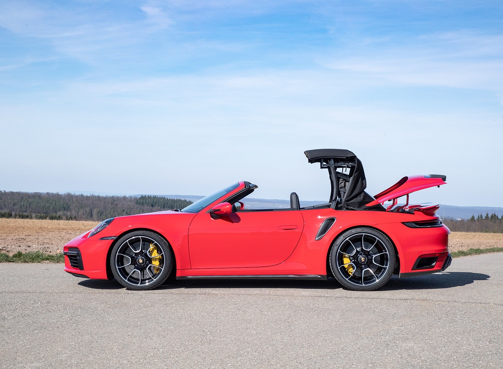 2021 Porsche 911 Turbo S Cabrio (Color: Guards Red) Side Wallpapers #29 of 114