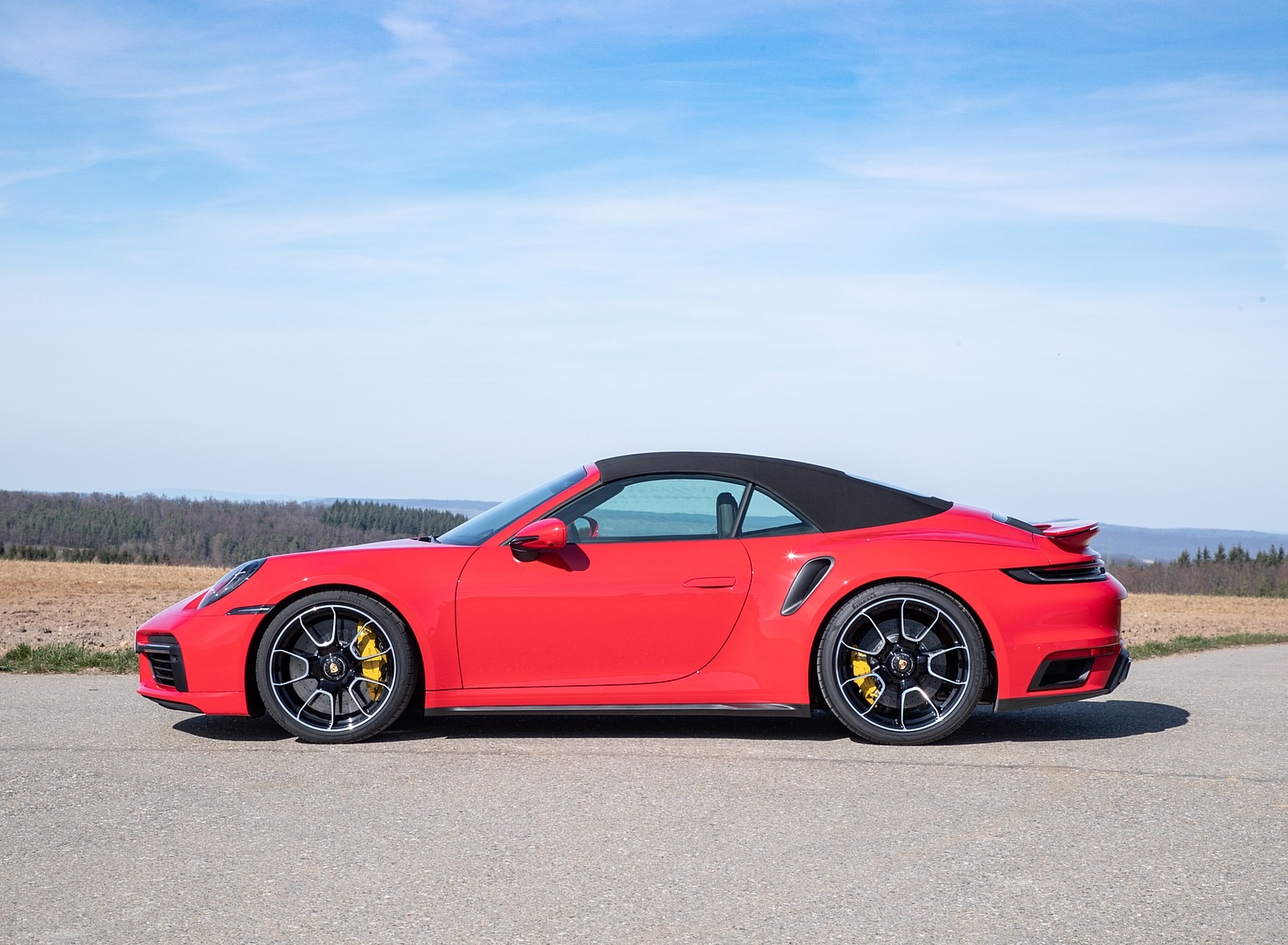 2021 Porsche 911 Turbo S Cabrio (Color: Guards Red) Side Wallpapers #31 of 114