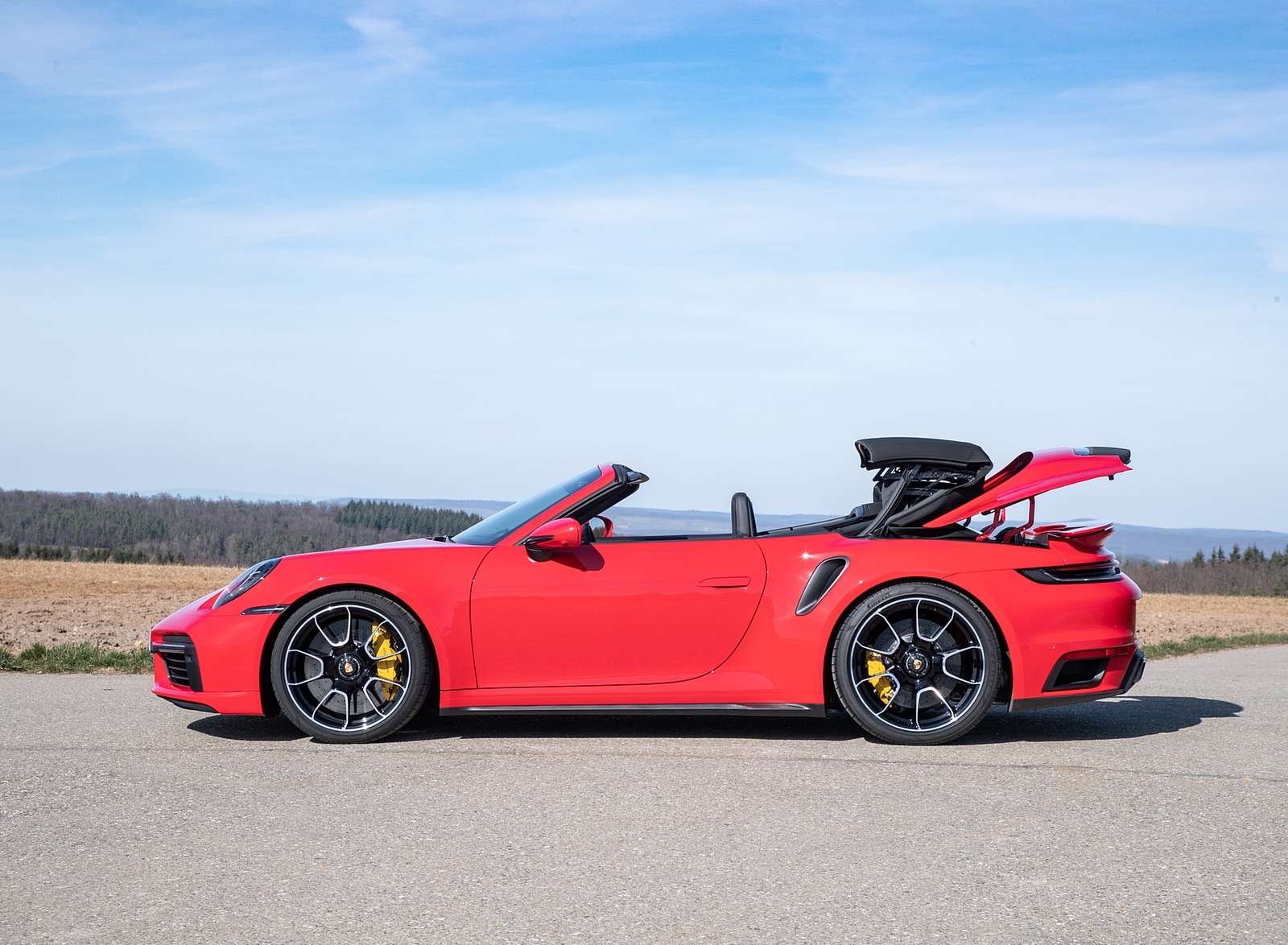 2021 Porsche 911 Turbo S Cabrio (Color: Guards Red) Side Wallpapers #21 of 114