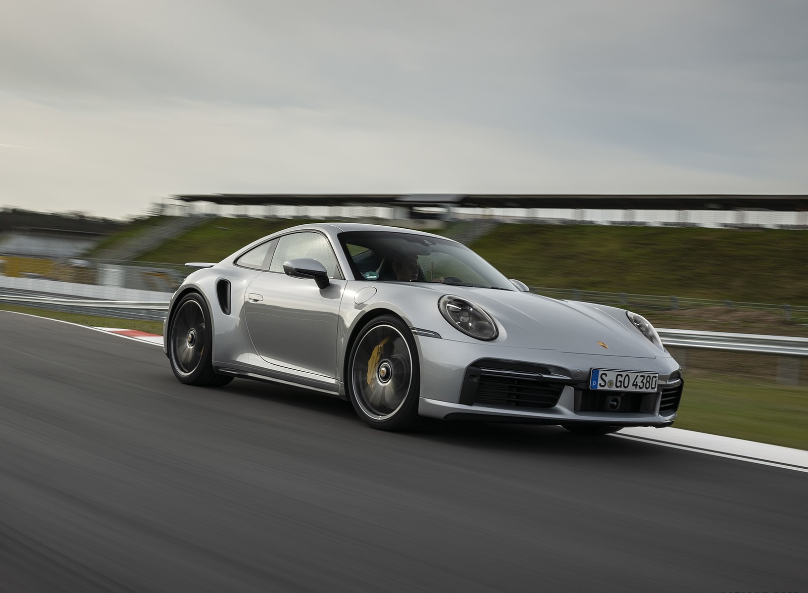 2021 Porsche 911 Turbo S Coupe (Color: GT Silver Metallic) Front Three-Quarter Wallpapers #90 of 254