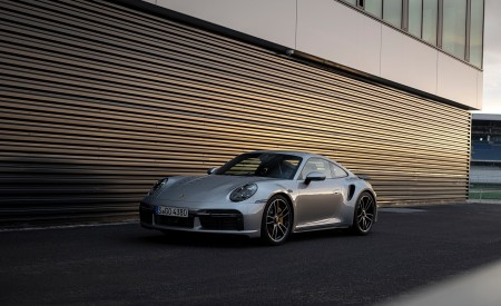 2021 Porsche 911 Turbo S Coupe (Color: GT Silver Metallic) Front Three-Quarter Wallpapers 450x275 (119)