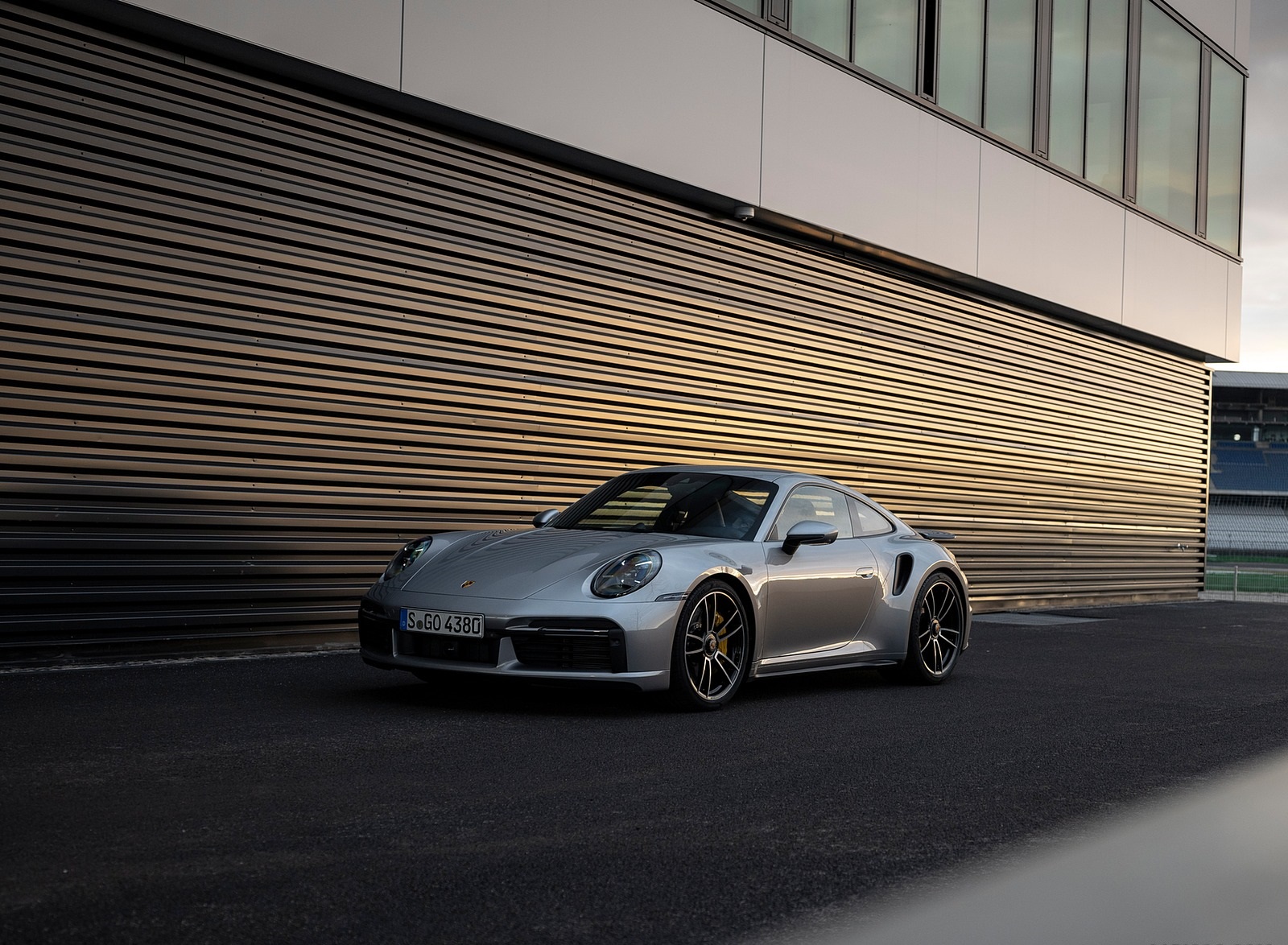 2021 Porsche 911 Turbo S Coupe (Color: GT Silver Metallic) Front Three-Quarter Wallpapers #119 of 254