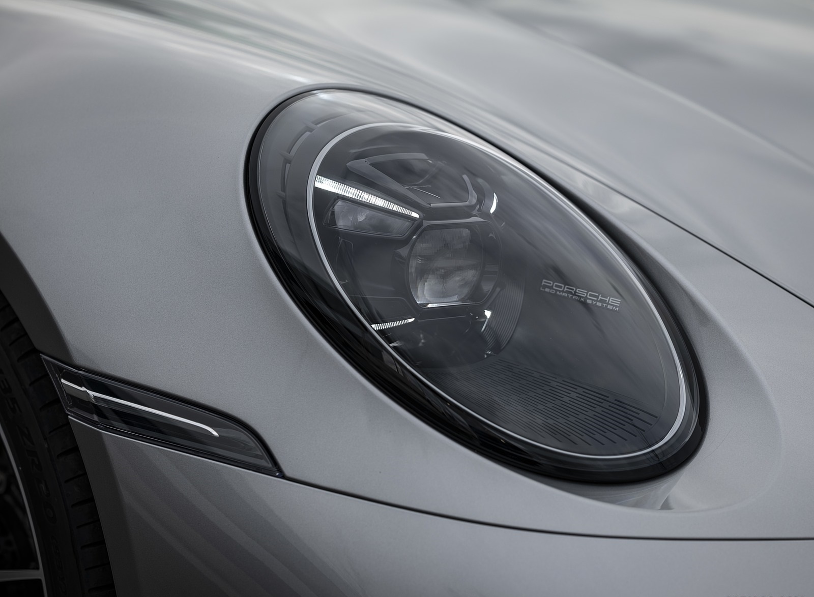 2021 Porsche 911 Turbo S Coupe (Color: GT Silver Metallic) Headlight Wallpapers #137 of 254