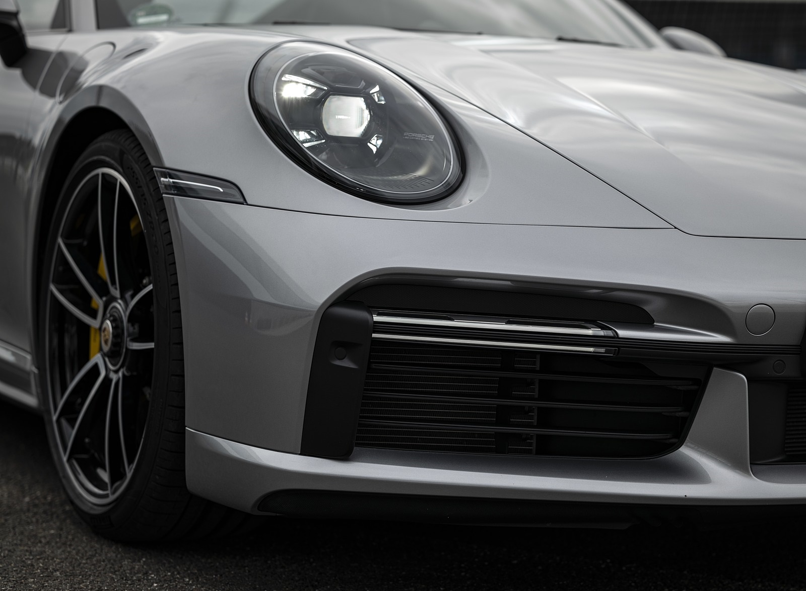 2021 Porsche 911 Turbo S Coupe (Color: GT Silver Metallic) Headlight Wallpapers #136 of 254