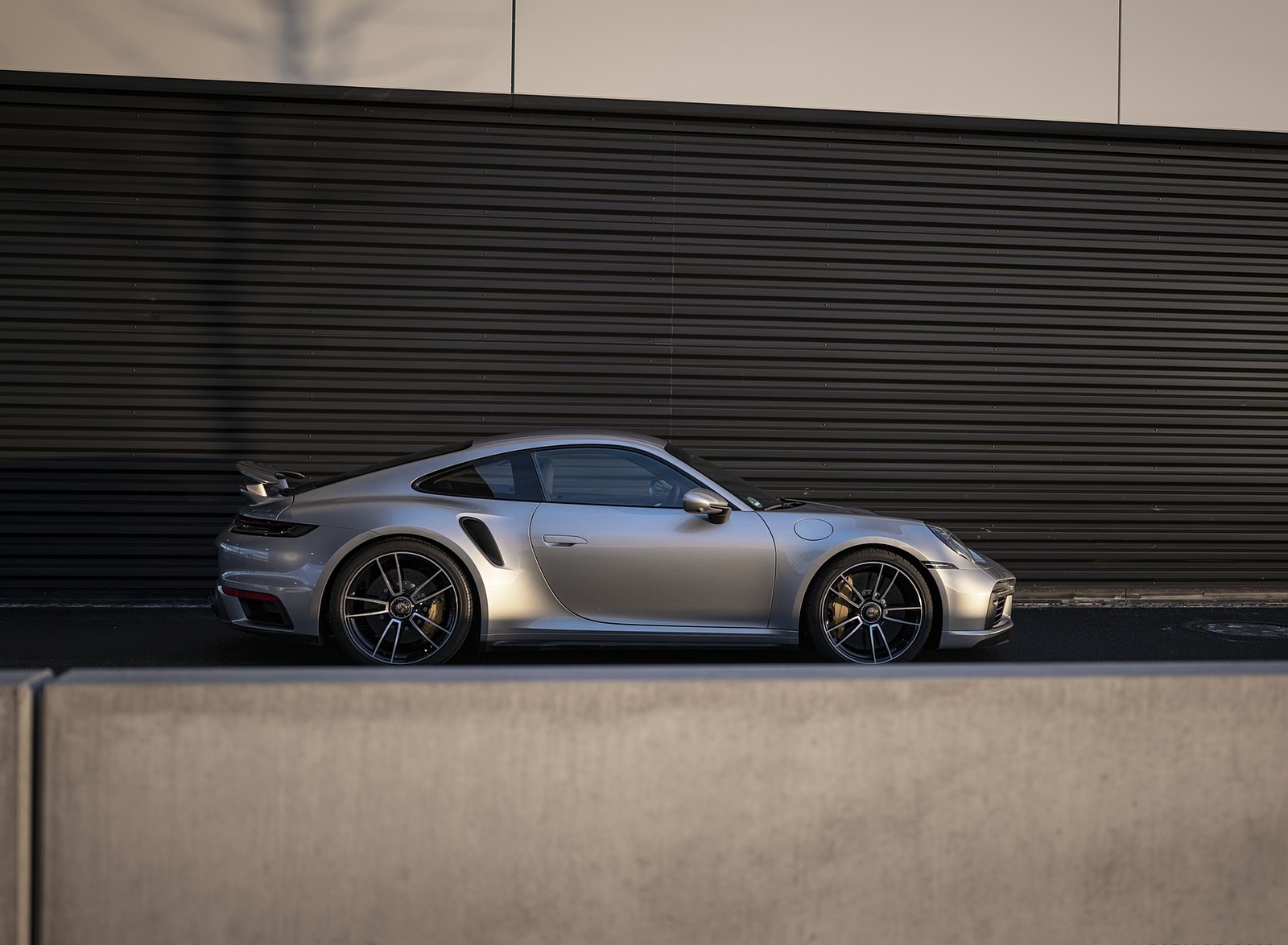 2021 Porsche 911 Turbo S Coupe (Color: GT Silver Metallic) Side Wallpapers #128 of 254
