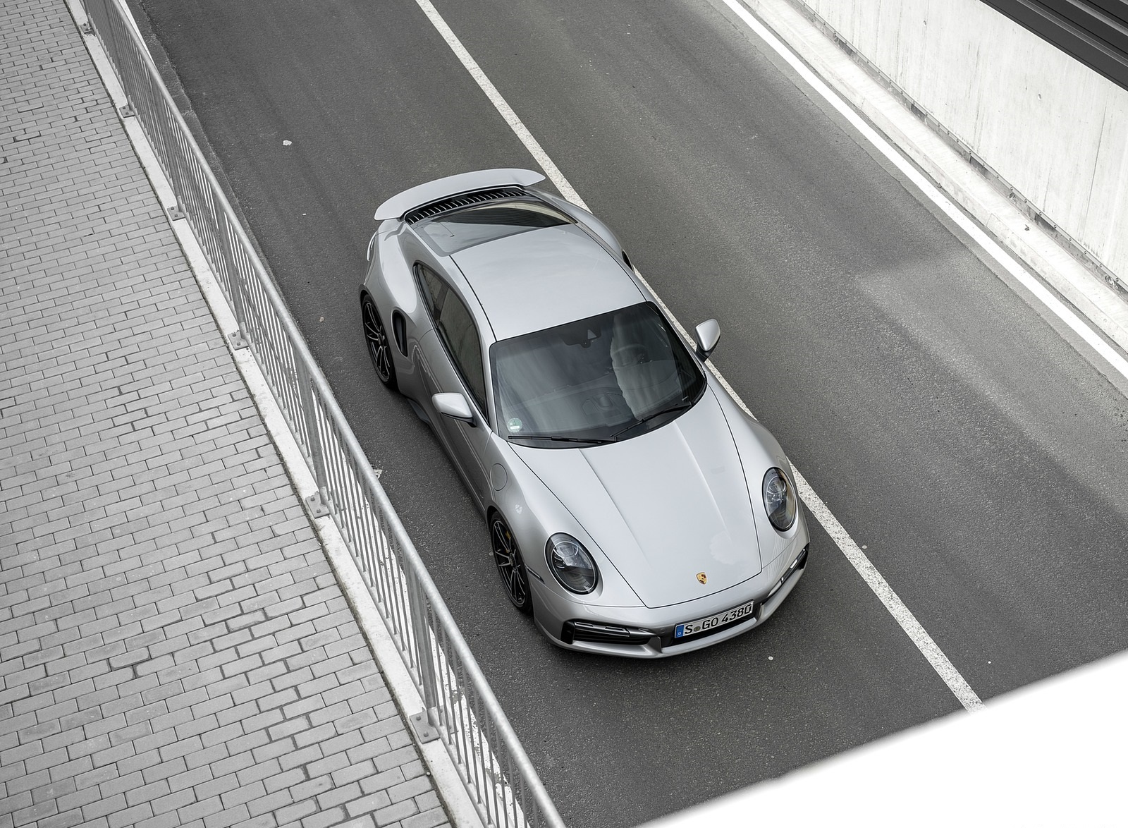 2021 Porsche 911 Turbo S Coupe (Color: GT Silver Metallic) Top Wallpapers #111 of 254