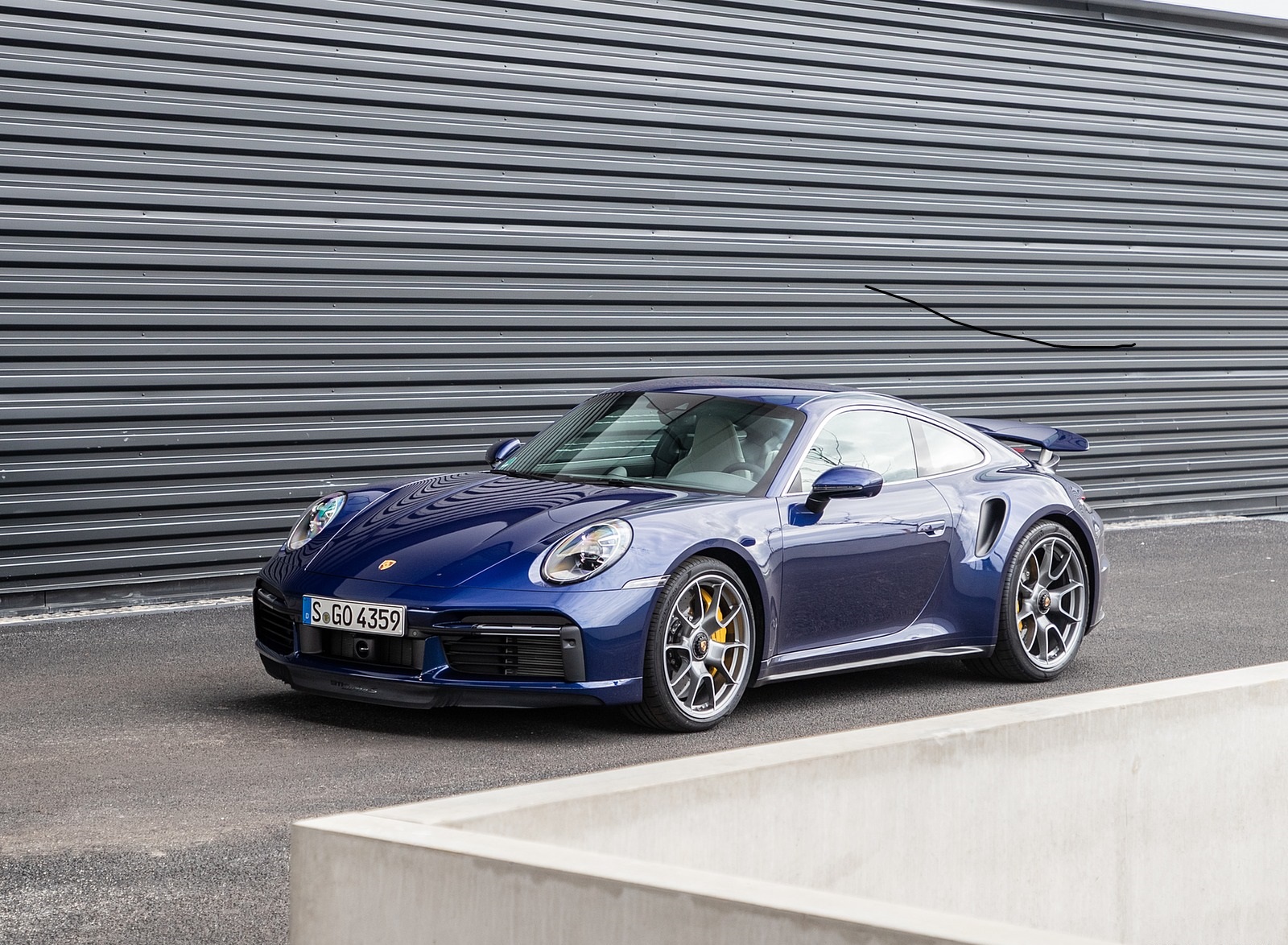 2021 Porsche 911 Turbo S Coupe (Color: Gentian Blue Metallic) Front Three-Quarter Wallpapers #184 of 254