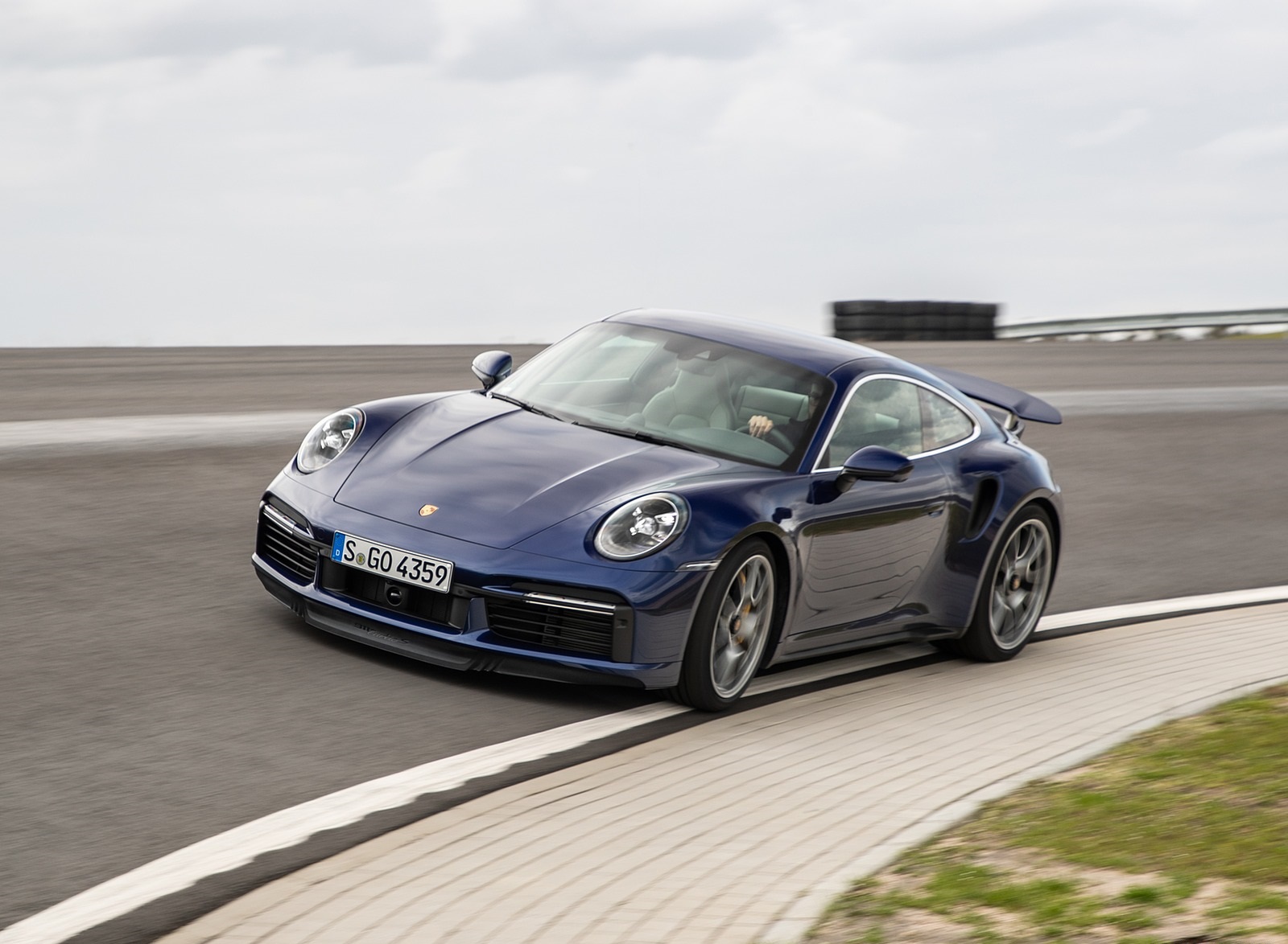 2021 Porsche 911 Turbo S Coupe (Color: Gentian Blue Metallic) Front Three-Quarter Wallpapers #158 of 254