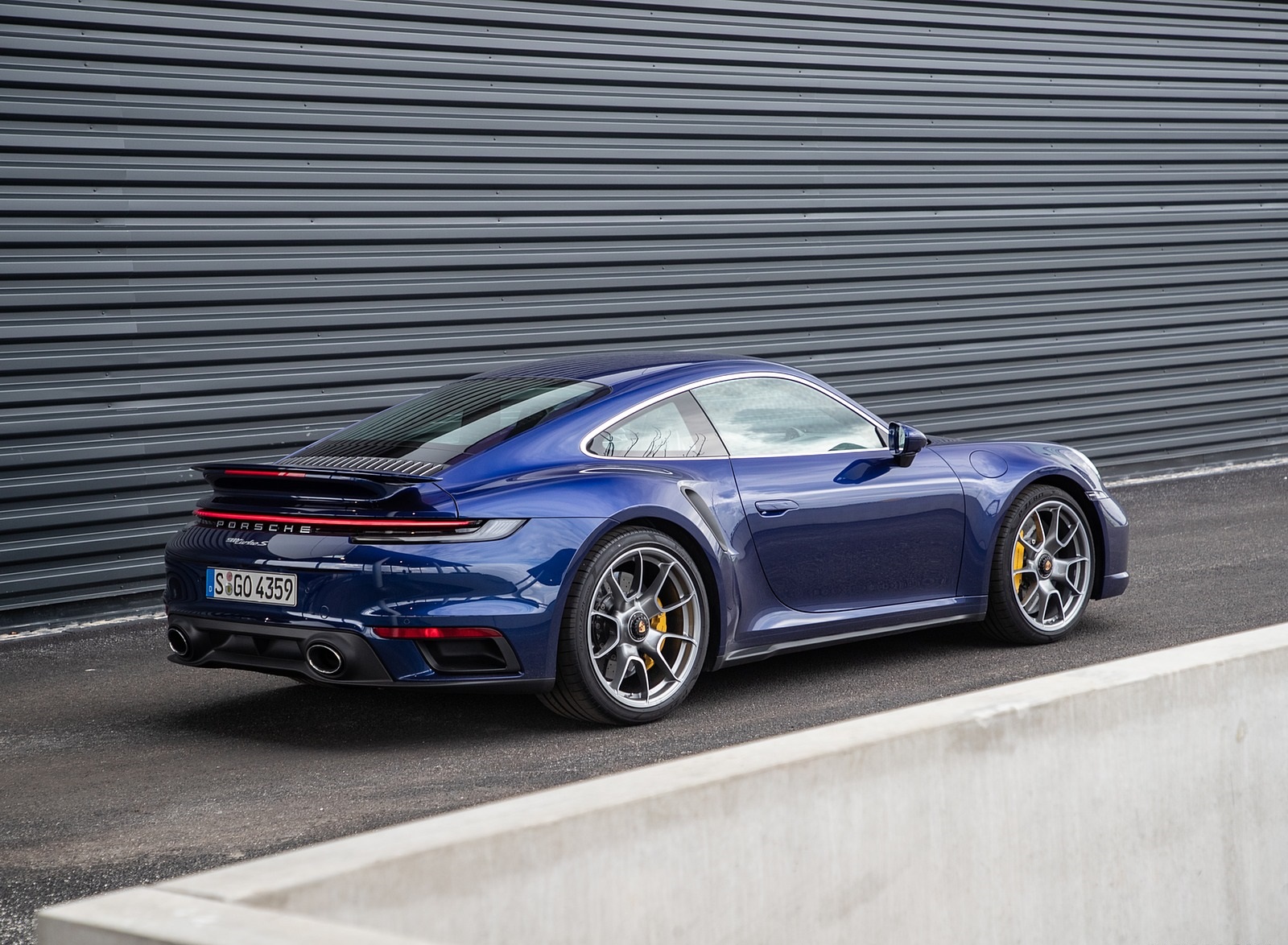 2021 Porsche 911 Turbo S Coupe (Color: Gentian Blue Metallic) Rear Three-Quarter Wallpapers #185 of 254