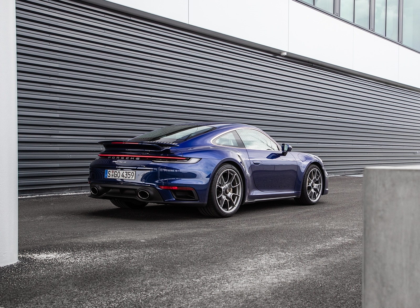 2021 Porsche 911 Turbo S Coupe (Color: Gentian Blue Metallic) Rear Three-Quarter Wallpapers #186 of 254