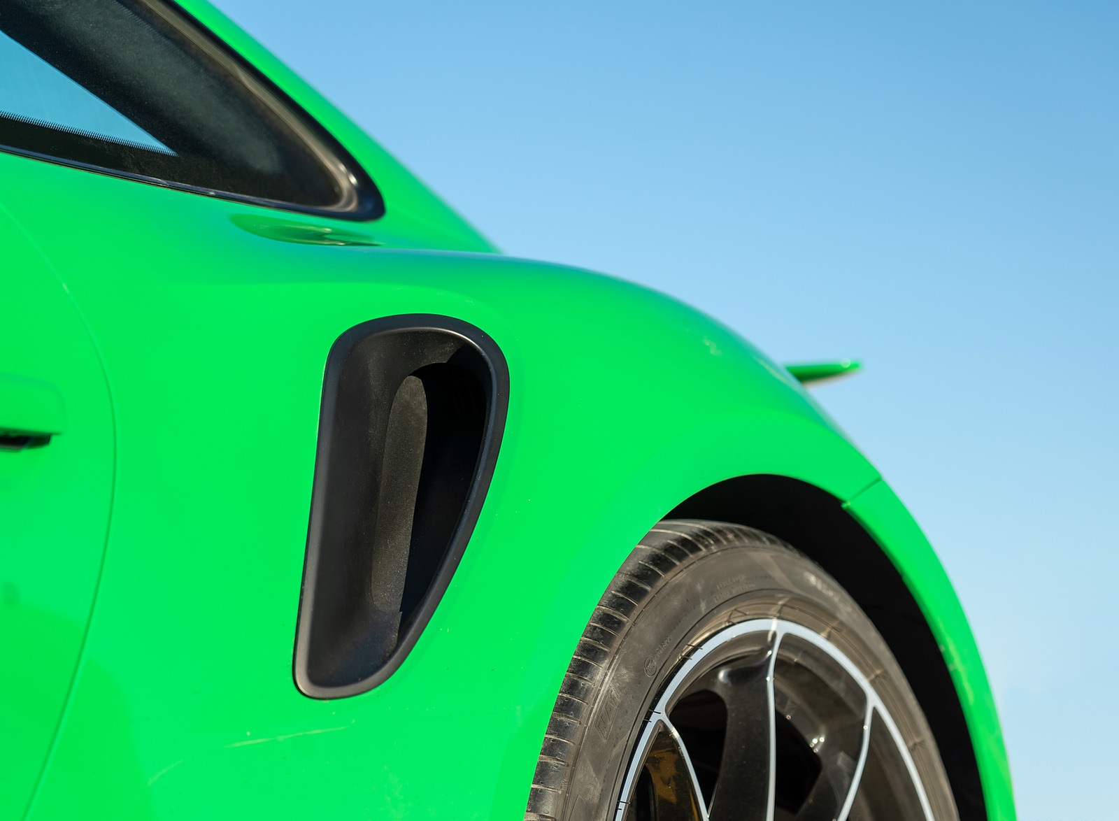 2021 Porsche 911 Turbo S Coupe (Color: Python Green) Detail Wallpapers #31 of 254