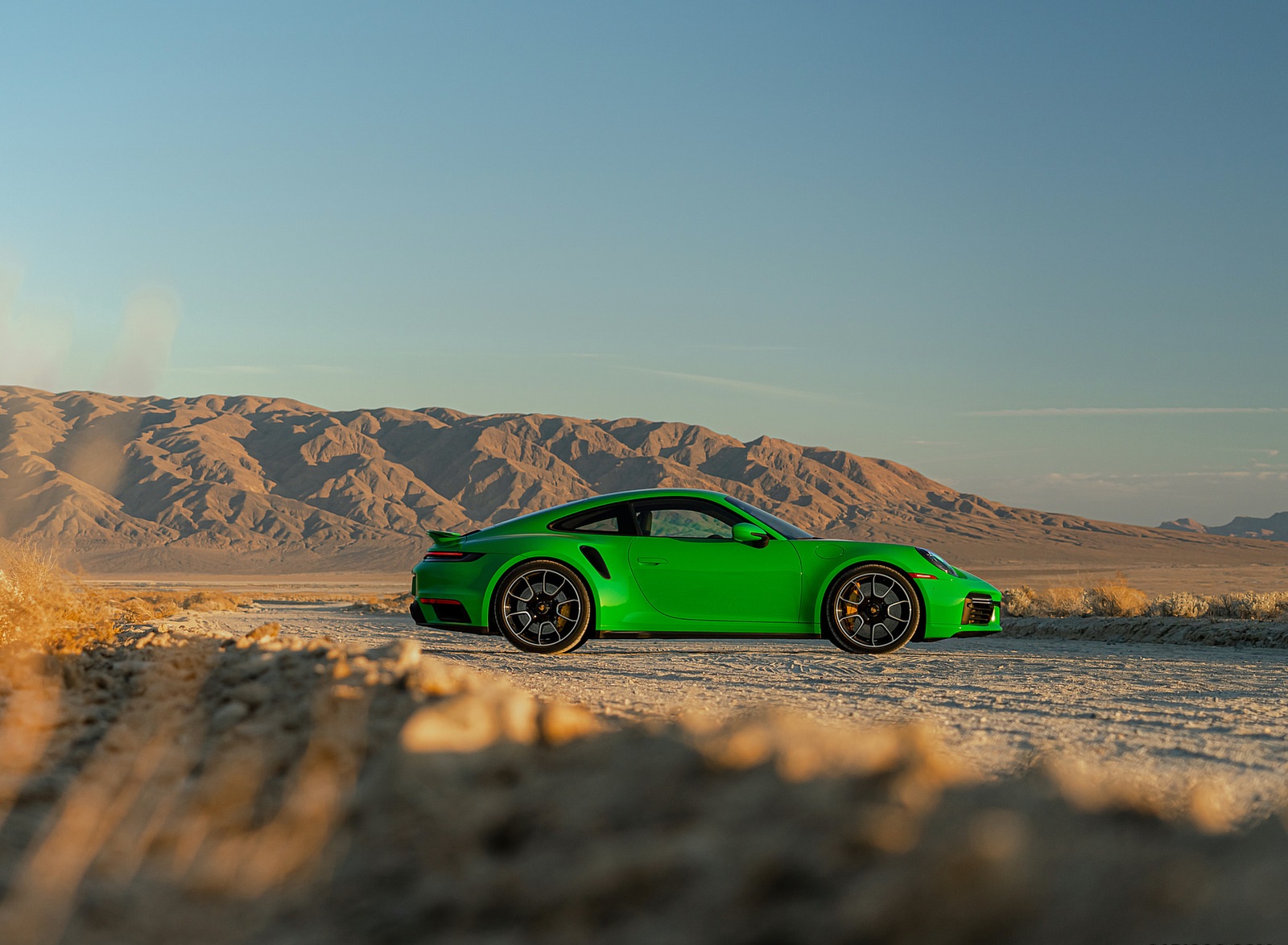 2021 Porsche 911 Turbo S Coupe (Color: Python Green) Side Wallpapers #18 of 254