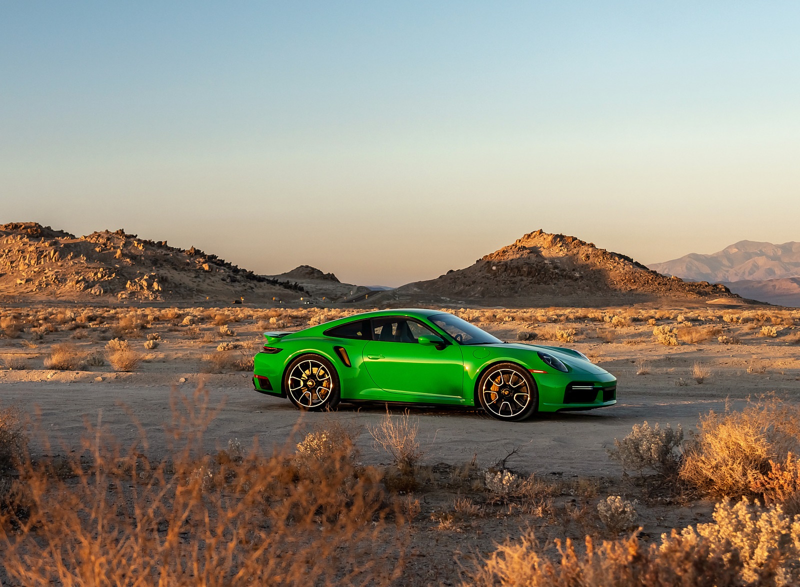2021 Porsche 911 Turbo S Coupe (Color: Python Green) Side Wallpapers #19 of 254