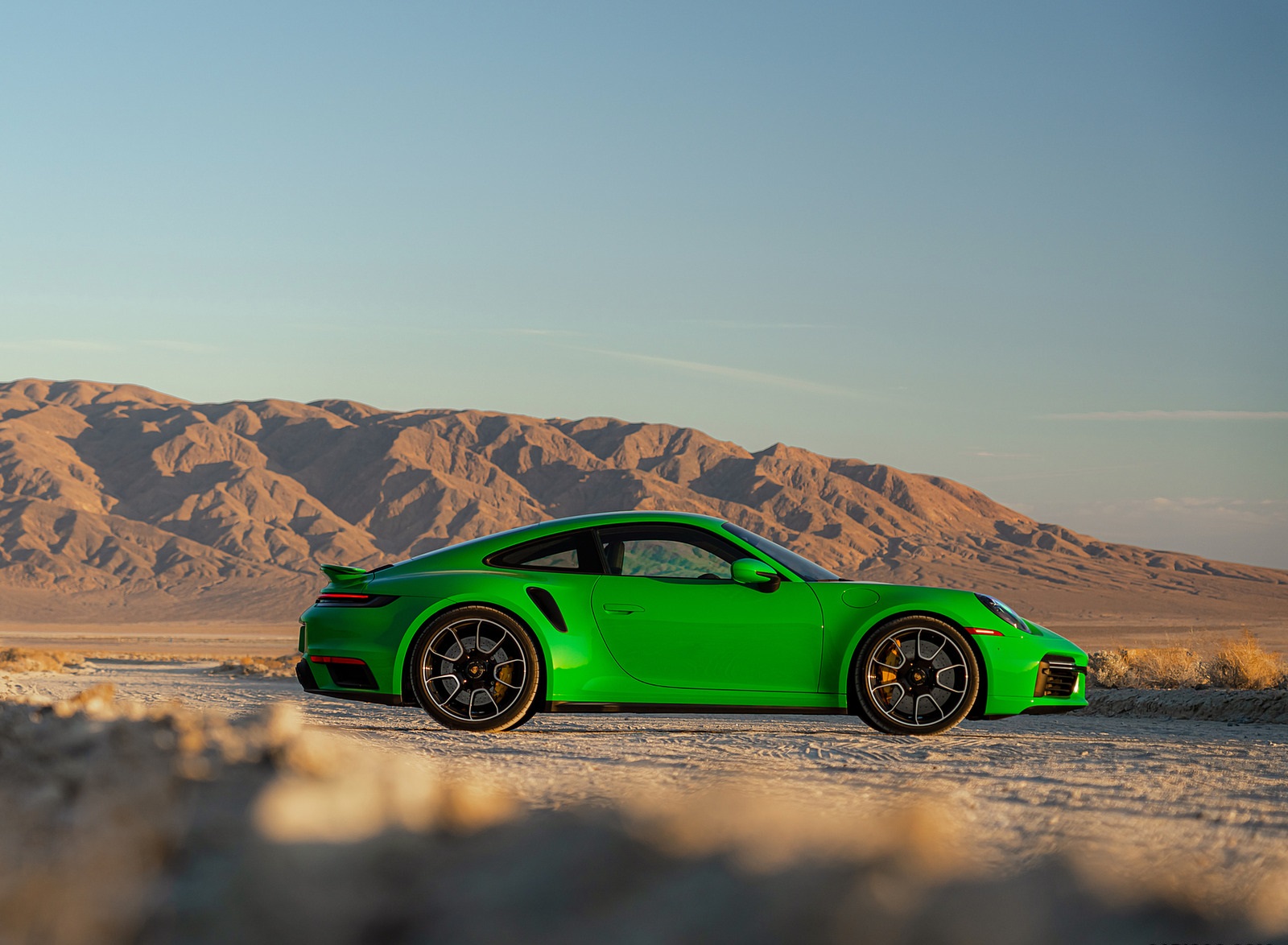 2021 Porsche 911 Turbo S Coupe (Color: Python Green) Side Wallpapers #20 of 254