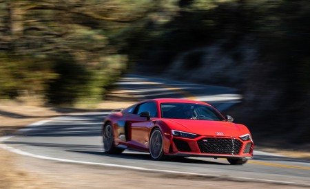 2020 Audi R8 Coupe (US-Spec) Front Three-Quarter Wallpapers 450x275 (14)
