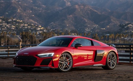 2020 Audi R8 Coupe (US-Spec) Front Three-Quarter Wallpapers 450x275 (37)