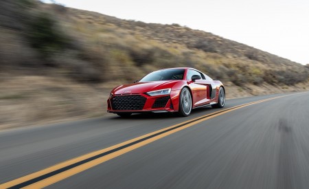 2020 Audi R8 Coupe (US-Spec) Front Three-Quarter Wallpapers 450x275 (13)
