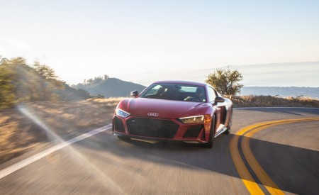 2020 Audi R8 Coupe (US-Spec) Front Wallpapers 450x275 (24)