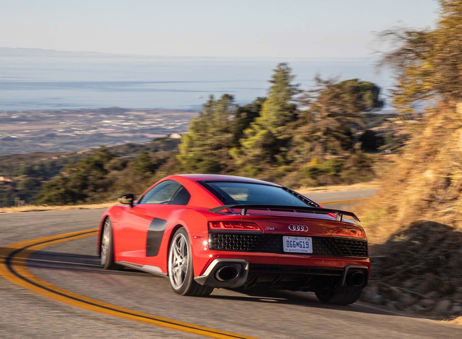 2020 Audi R8 Coupe (US-Spec) Rear Three-Quarter Wallpapers #25 of 62