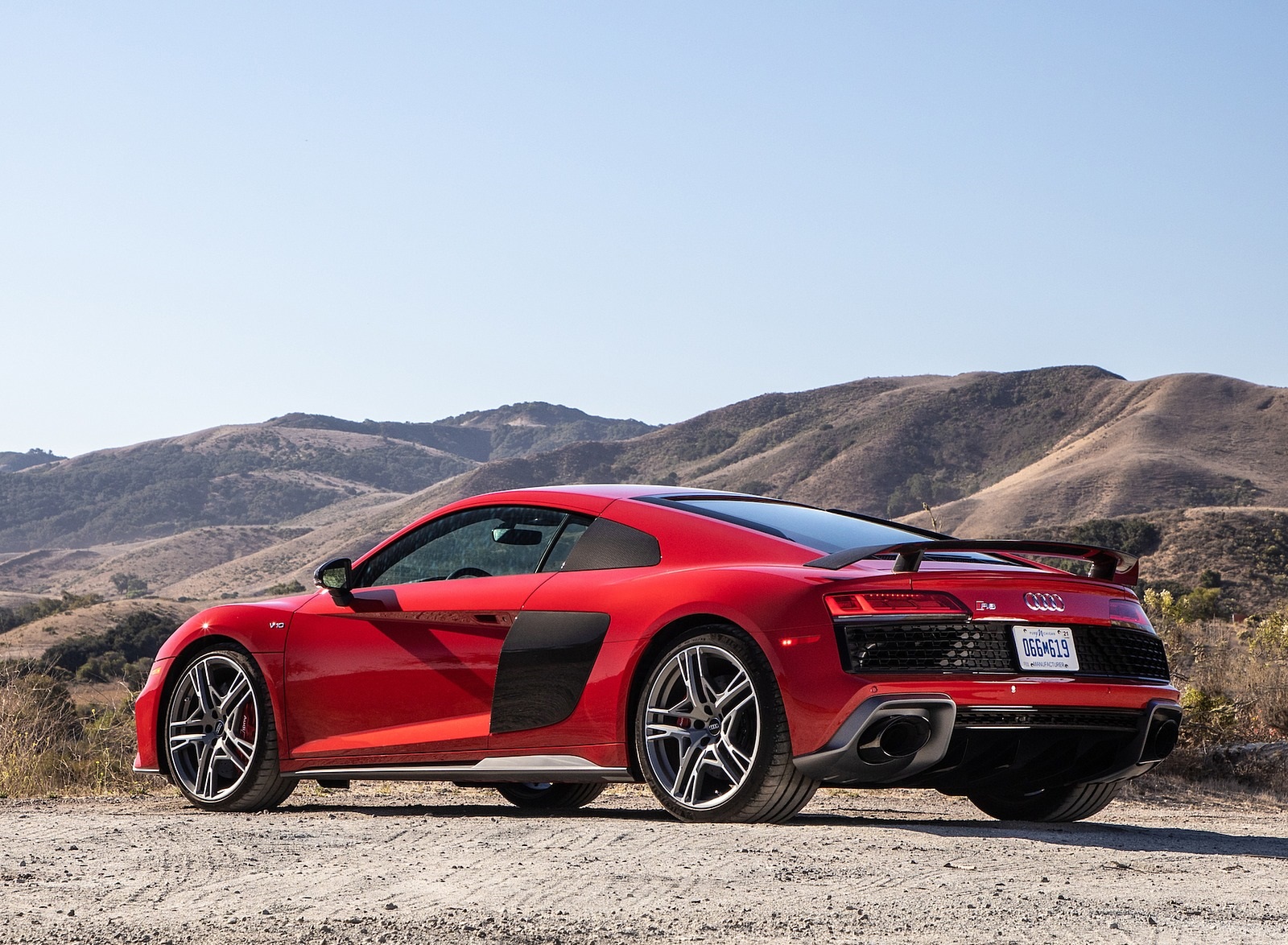 2020 Audi R8 Coupe (US-Spec) Rear Three-Quarter Wallpapers #34 of 62