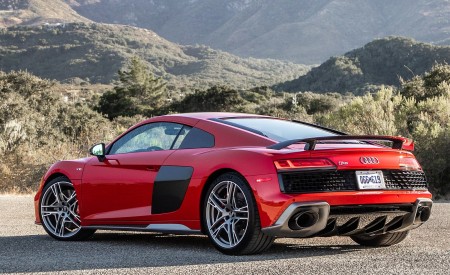 2020 Audi R8 Coupe (US-Spec) Rear Three-Quarter Wallpapers 450x275 (35)