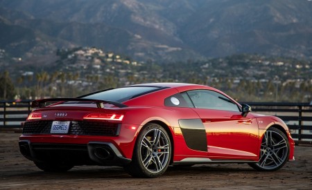 2020 Audi R8 Coupe (US-Spec) Rear Three-Quarter Wallpapers 450x275 (38)