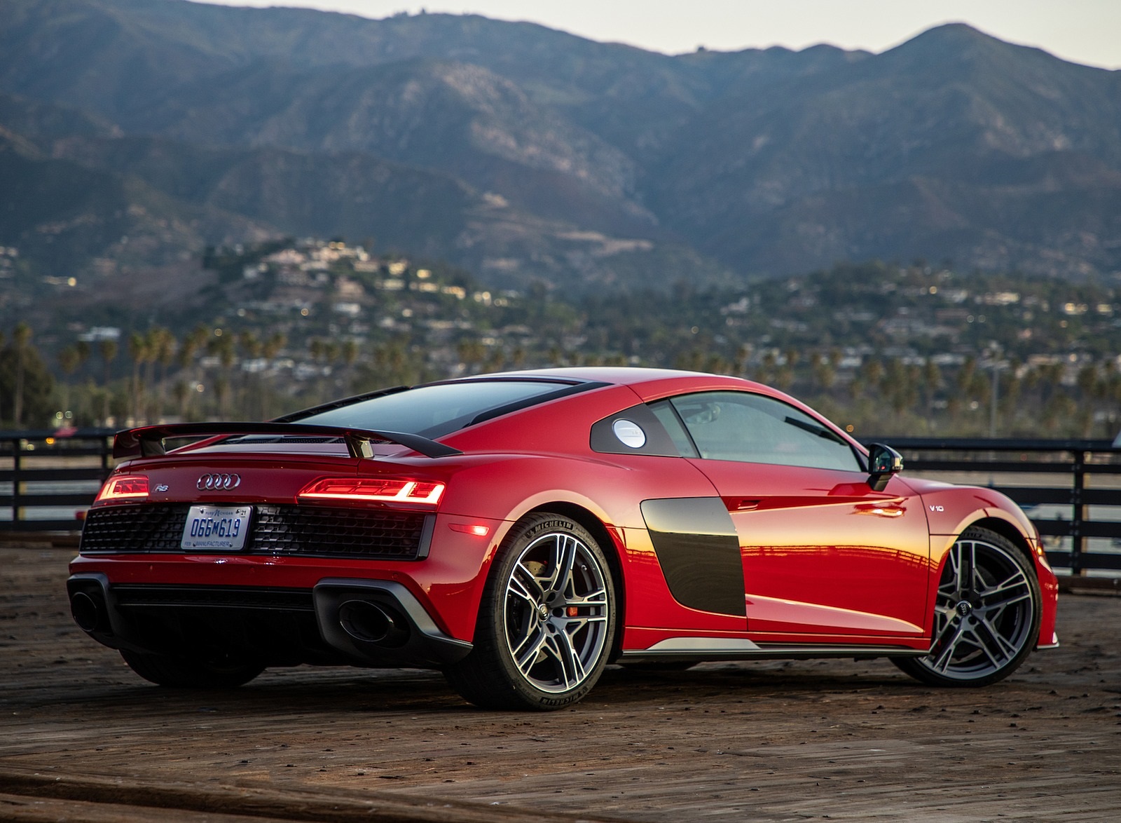 2020 Audi R8 Coupe (US-Spec) Rear Three-Quarter Wallpapers #38 of 62