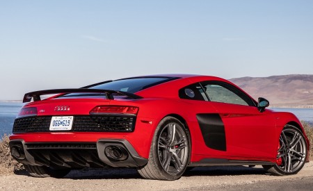 2020 Audi R8 Coupe (US-Spec) Rear Three-Quarter Wallpapers 450x275 (36)