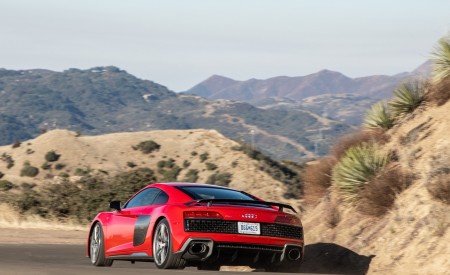 2020 Audi R8 Coupe (US-Spec) Rear Three-Quarter Wallpapers 450x275 (26)