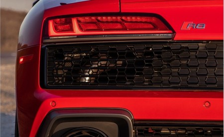 2020 Audi R8 Coupe (US-Spec) Tail Light Wallpapers 450x275 (48)