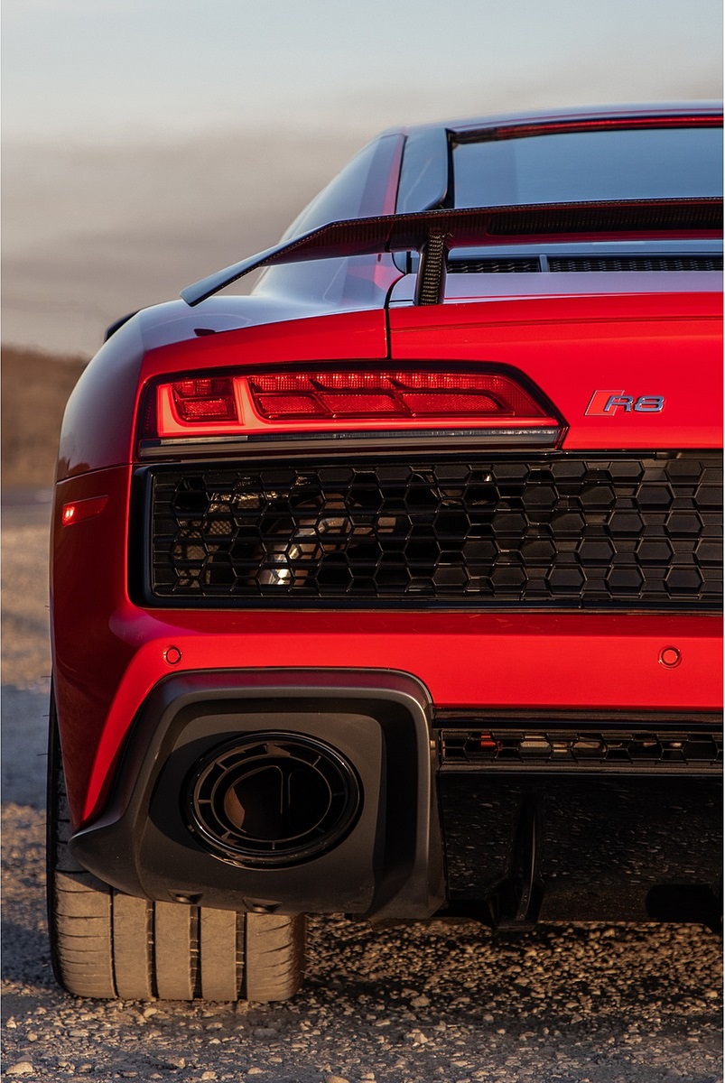2020 Audi R8 Coupe (US-Spec) Tail Light Wallpapers #48 of 62