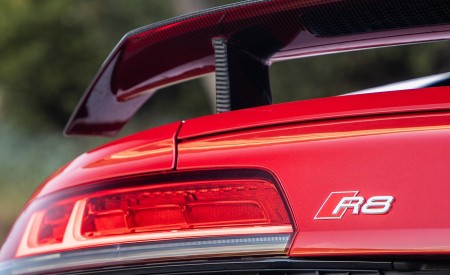 2020 Audi R8 Coupe (US-Spec) Tail Light Wallpapers 450x275 (44)