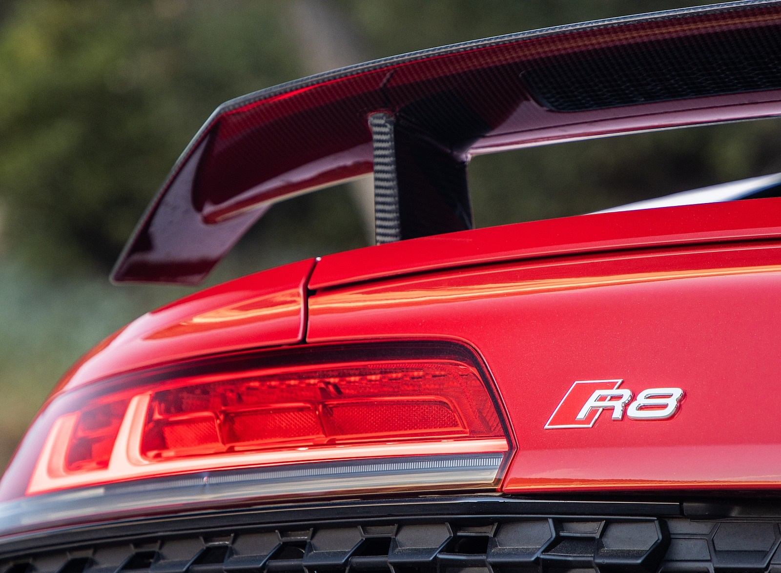 2020 Audi R8 Coupe (US-Spec) Tail Light Wallpapers #44 of 62