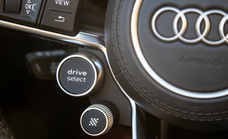 2020 Audi R8 Spyder (US-Spec) Interior Steering Wheel Wallpapers 450x275 (36)